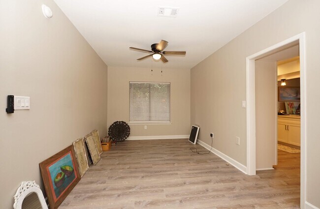 Building Photo - Great Bluewater Bay Location