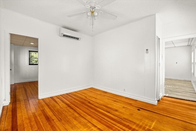 Building Photo - 154 Summit St