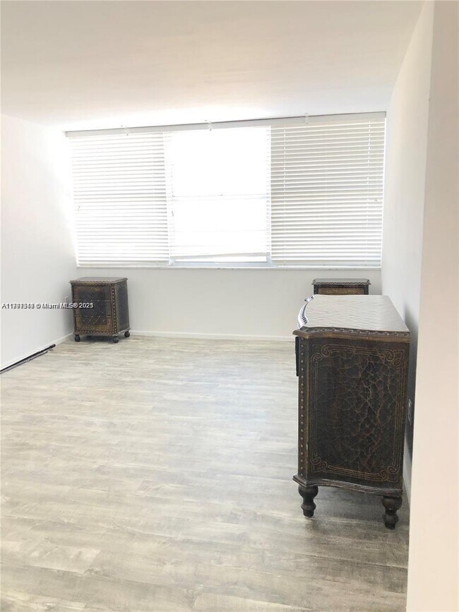 Building Photo - 18021 Biscayne Blvd