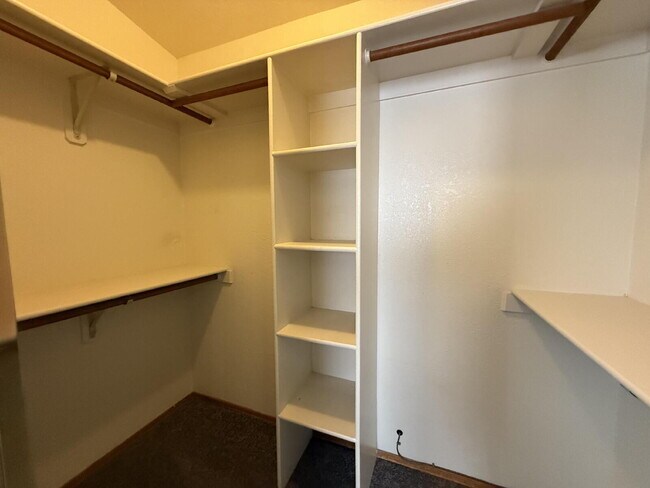 Building Photo - 2 bed 2.5 bath great location BHCRENT.COM to schedule a viewing