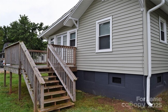 Building Photo - 234 N Eastway Dr
