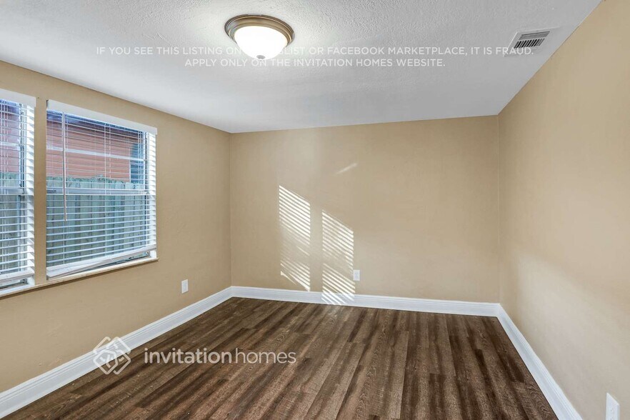 Building Photo - 8718 N Mandarine Pl