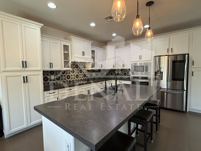 Building Photo - 1729 W Myrna Ln
