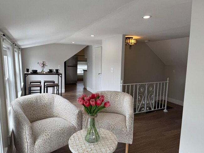 Building Photo - 48 Warren Ave