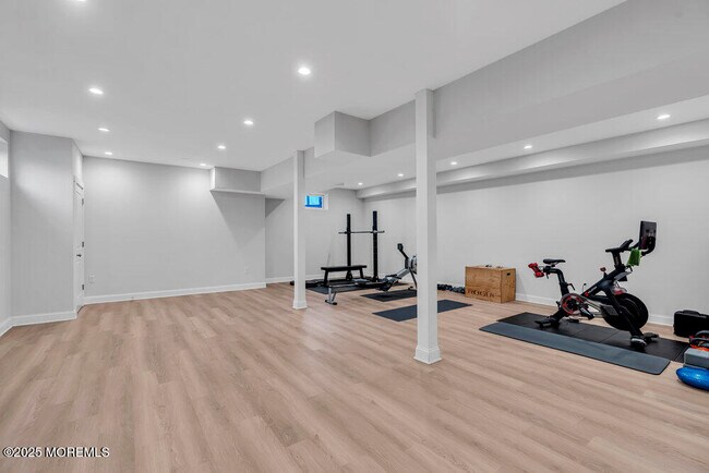 Building Photo - 601 Ocean Rd