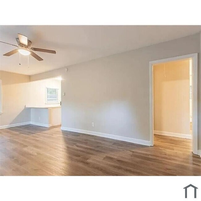 Building Photo - Spring