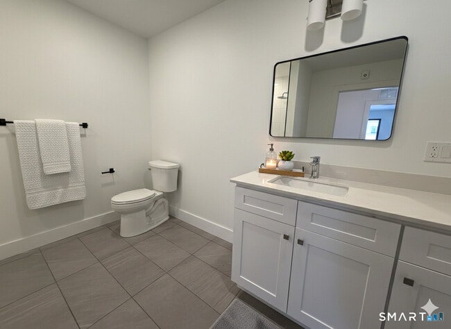 Building Photo - 414 Mather St