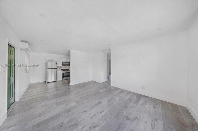 Building Photo - 920 NW 8th Ave