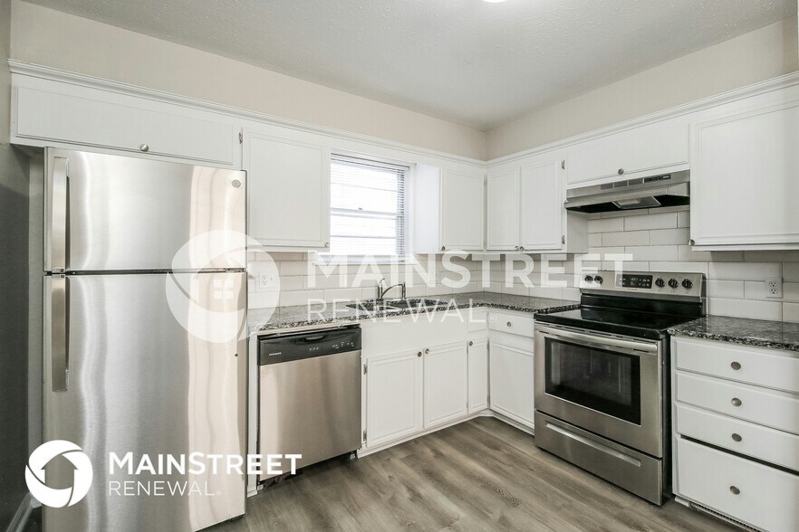 Building Photo - 929 W Idylwild Dr