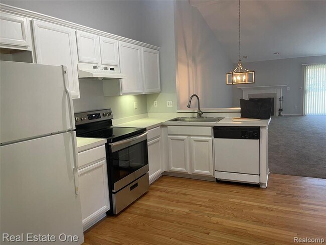 Building Photo - 2519 Westmont Cir