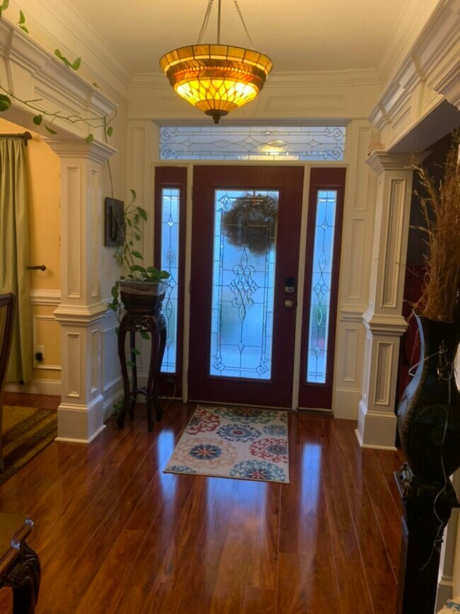 Building Photo - 1000 White Oak Cir