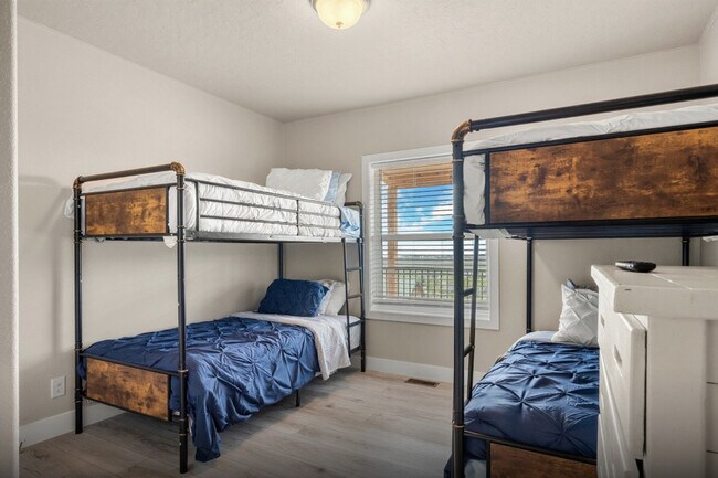 Building Photo - 421 Bluegrass Way