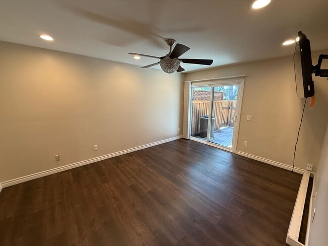 Building Photo - Spacious 3-Bed, 2-Bath End-Unit Townhome w...
