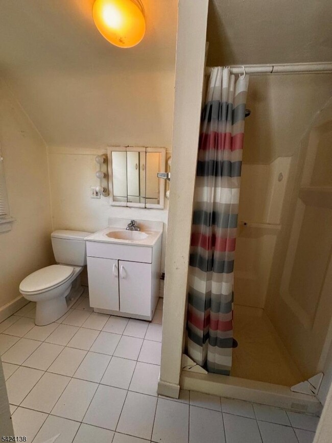 Building Photo - 160 Chestnut St