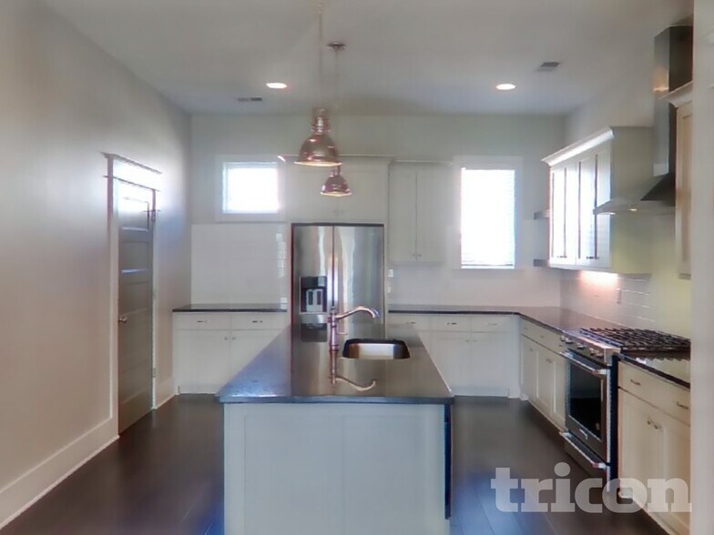 Building Photo - 1263 Hillwood Private Cove