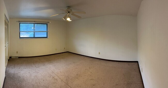 Building Photo - 772 Locust Ridge Dr