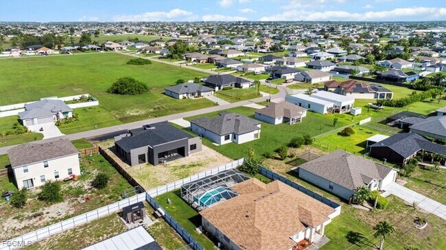 Building Photo - 9 NW 14th Pl