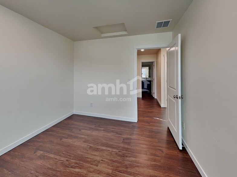 Building Photo - 9486 W Bowie Ct