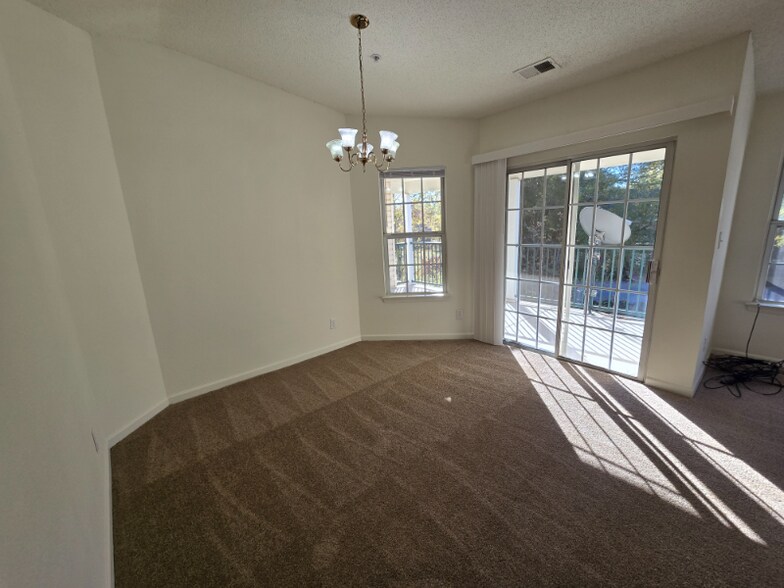 Building Photo - 9421 Links Ln