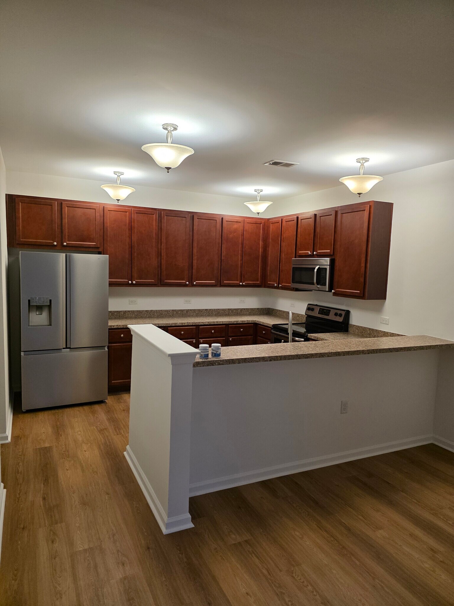 Building Photo - 730 Lacy Oak Dr