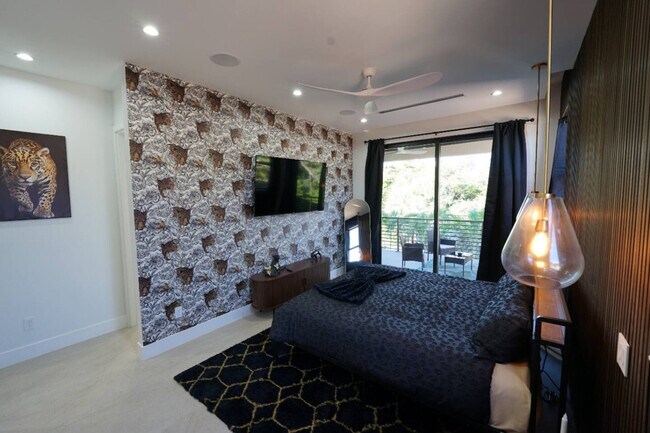 Building Photo - 1812 Miami Rd