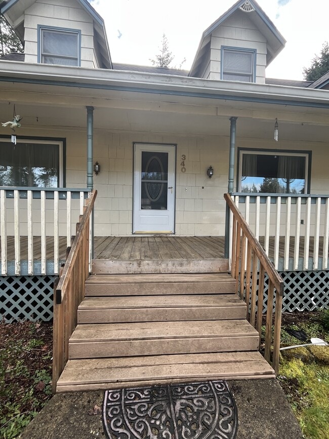 Building Photo - 340 E Island Lake Rd