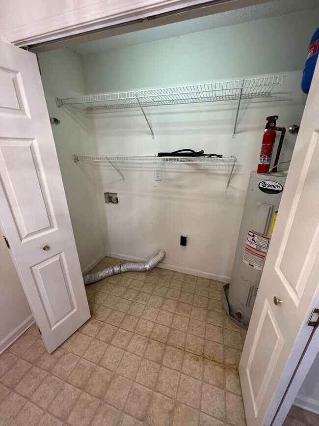 Building Photo - Available home in Cozy Caul-de-sac