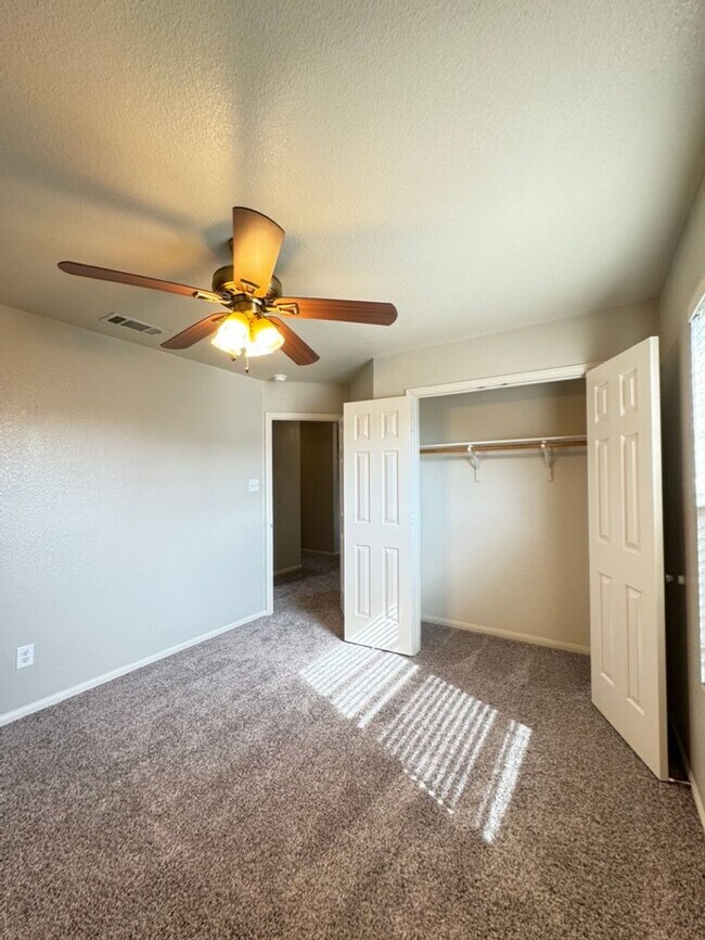 Building Photo - Desirable Highlands at Sagert Ranch Neighborhood!! Features 4 Bedrooms, 2.25 Bath, 2 Car Garage Home