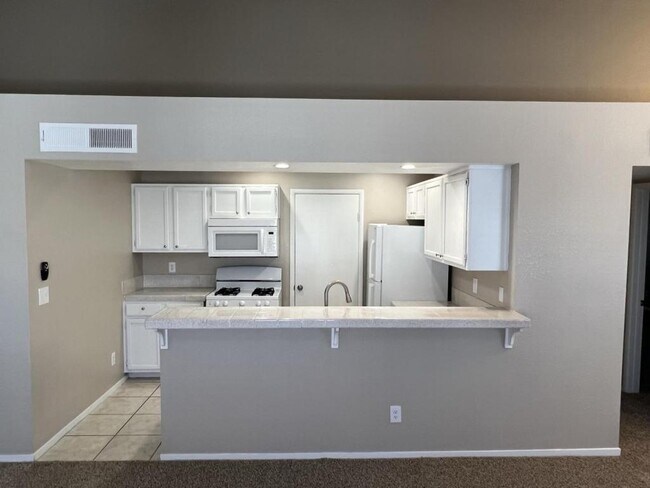 Building Photo - 7570 W Flamingo Rd