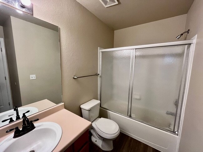 Building Photo - Charming 3 Bedroom Townhome w/ Basement