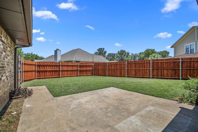 Building Photo - Elegantly Renovated Hickory Creek Home!