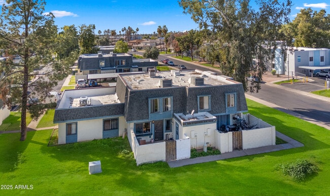 Building Photo - 8135 N 32nd Dr