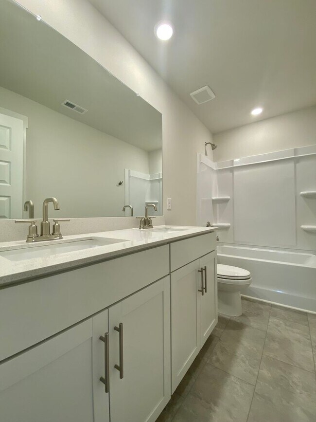 Building Photo - “Modern comfort meets Murfreesboro charm —...