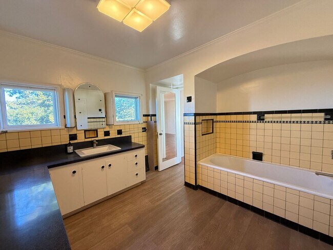 Building Photo - Luxury Upper Piedmont Estate