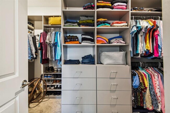 Building Photo - 9571 Little Bluestem Dr