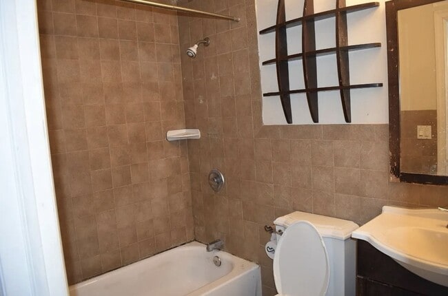 Building Photo - 138 Court St