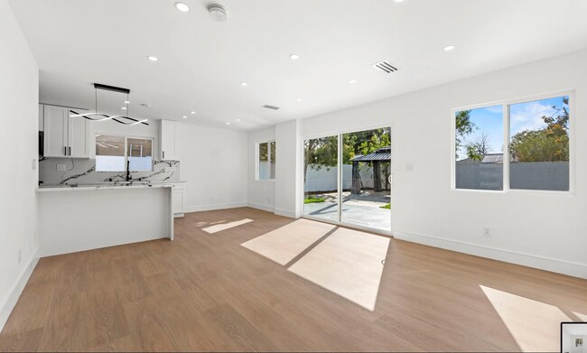 Building Photo - 7827 Hesperia Ave