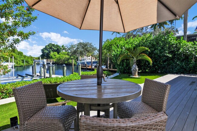 Building Photo - 17026 Bay St