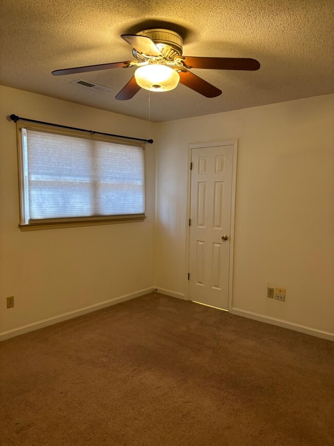 Building Photo - 1460 Crowndale Dr