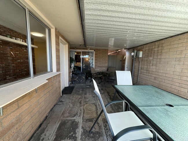 Building Photo - 3 Bedroom Furnished Home with UTILITIES INCLUDED with Courtyard Near the Colorado River 3-12 mont...