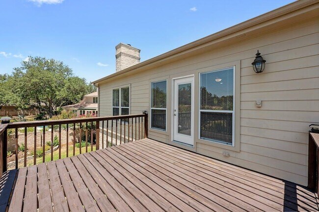 Building Photo - 1207 Lakeway Dr