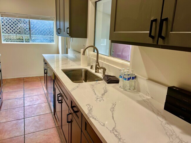 Building Photo - 4096 Ibis St