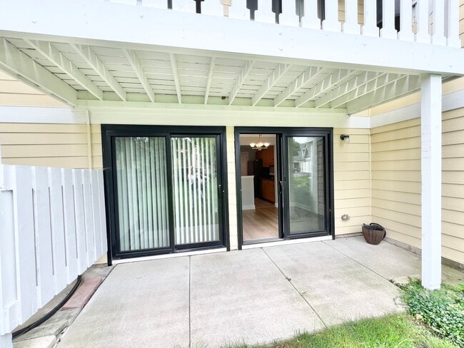 Building Photo - 1166 Buckingham Ct