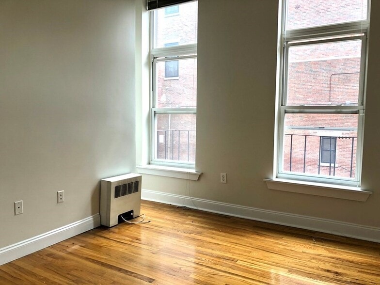 Building Photo - 676 Tremont St