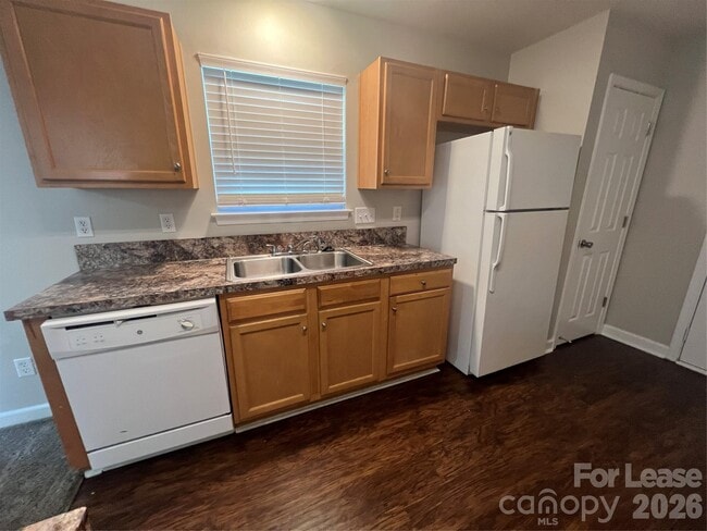 Building Photo - 909 Rucker Cliff Dr