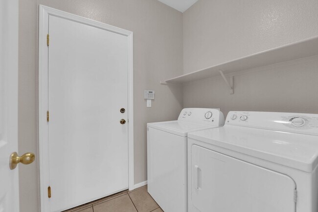 Building Photo - Large 4 bedroom home!  A must see!