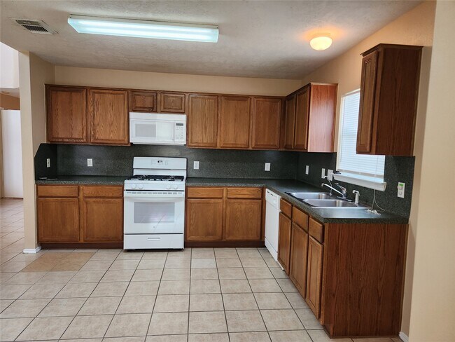 Building Photo - 7346 Cypress Pr Dr