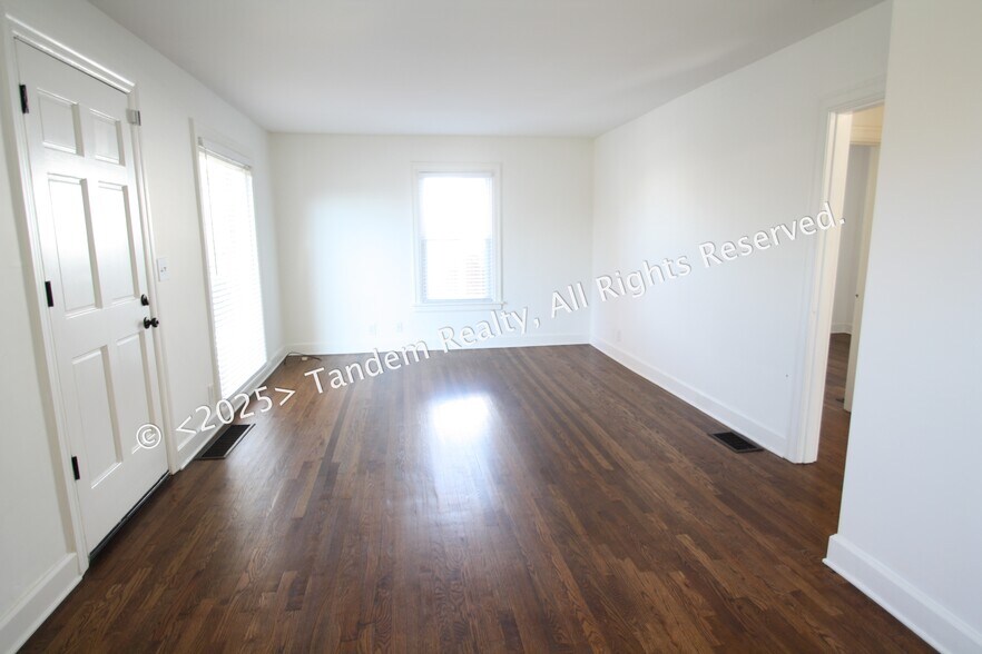 Building Photo - 720 Powers Ave