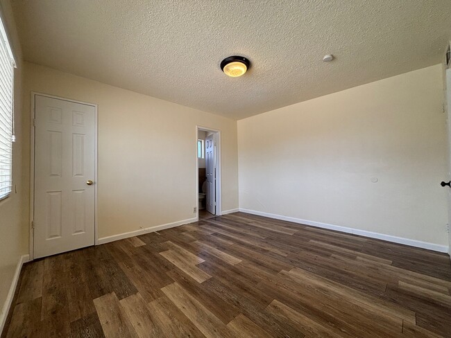 Building Photo - 1337 Melville Dr