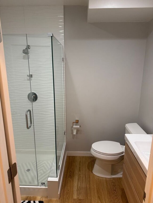 Building Photo - Stunning 4-bedroom, 3-bathroom home